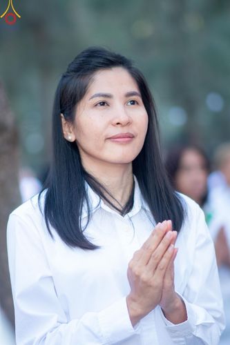 ภาพ No.190112:พิธีจุดประทีปถวายเป็นพุทธบูชา และบูชาธรรมมหาปูชนียาจารย์ ณ อนุสรณ์สถานมหาวิหารพระมงคลเทพมุนี (โลตัสแลนด์) อ.สองพี่น้อง จ.สุพรรณบุรี ในโครงการธรรมยาตรา กตัญญูบูชา มหาปูชนียาจารย์ พระมงคลเทพมุนี(สด จนฺทสโร) พระผู้ปราบมาร อนุสรณ์สถาน 7 แห่ง ปีที่ 13