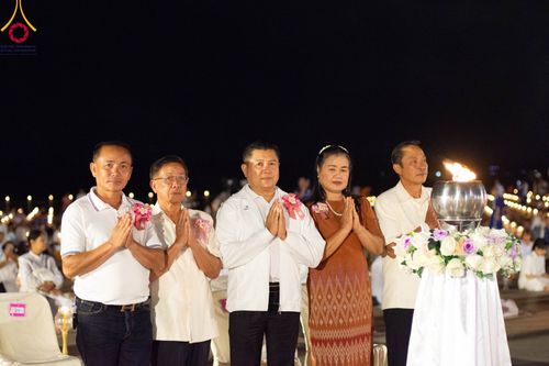 ภาพ No.97272:พิธีทอดผ้าป่า เพื่อสร้าง "ลานอเนกประสงค์พญานาค 4 ตระกูล" และพิธีจุดประทีปโคมลอย ลอยกระทง ถวายประทีปเป็นพุทธบูชา ณ พุทธอุทยานนานาชาติ จ.หนองคาย วันที่ 27 พฤศจิกายน พ.ศ. 2566