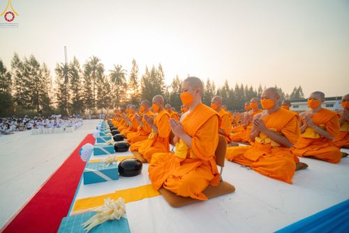 ภาพ No.110248:พิธีตักบาตรพระธรรมยาตราฯ ในโครงการธรรมยาตรากตัญญูบูชา มหาปูชนียาจารย์ พระมงคลเทพมุนี(สด จนฺทสโร) พระผู้ปราบมาร ปีที่ 12 ณ อนุสรณ์สถานลำดับที่ 2 สถานที่ตั้งมโนปณิธานบวชตลอดชีวิต อนุสรณ์สถานบางนางแท่น จ.นครปฐม วันที่ 11 มกราคม พ.ศ. 2567