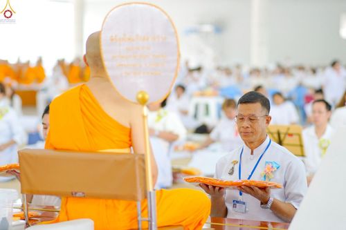 ภาพ No.240081:วันเสาร์ที่ 23 สิงหาคม พ.ศ. 2568 (วันพระ แรม 14 ค่ำ เดือน 9) พิธีบุพเปตพลี ครั้งที่ 169 ร่วมอุทิศบุญแด่หมู่ญาติที่ล่วงลับไปแล้ว และสืบทอดอายุพระพุทธศาสนา ณ หอฉันคุณยายอาจารย์ฯ วัดพระธรรมกาย