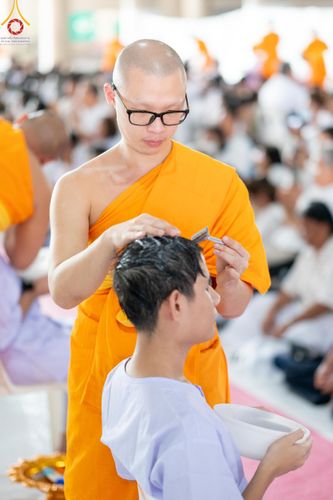 ภาพ No.140264:พิธีตัดปอยผมและปลงผม โครงการอุปสมบทหมู่ธรรมทายาท ระดับอุดมศึกษา รุ่นที่ 51 ภาคฤดูฝน วันเสาร์ที่ 8 มิถุนายน พ.ศ.2567 ณ มหารัตนวิหารคด 9 วัดพระธรรมกาย