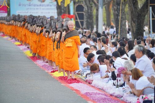 ภาพ No.202015:พิธีต้อนรับพระธรรมยาตรา ณ อนุสรณ์สถานลำดับที่ 7 สถานที่ขยายวิชชาธรรมกาย วัดพระธรรมกาย ต.คลองสาม อ.คลองหลวง จ.ปทุมธานี ในโครงการธรรมยาตรา กตัญญูบูชา มหาปูชนียาจารย์ พระมงคลเทพมุนี(สด จนฺทสโร) พระผู้ปราบมาร อนุสรณ์สถาน 7 แห่ง ปีที่ 13 วันที่ 26 มกราคม 2568