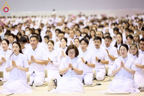 ภาพ No.232024:วันอาทิตย์ที่ 6 กรกฏาคม พ.ศ. 2568 พิธีตักบาตร ข้าวสารอาหารแห้ง  พิธีบูชาข้าวพระ สัมมนาพิเศษราชเหล็ก ณ สภาธรรมกายสากล วัดพระธรรมกาย