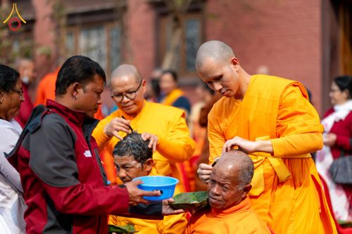 ภาพ No.209774:วันที่ 28 กุมภาพันธ์ พ.ศ.2568 พิธีเปิดโครงการบวชสามเณร พิธีถวายไทยธรรม พิธีขอขมามอบผ้าไตร  ณ เมืองปาตัน ประเทศเนปาล