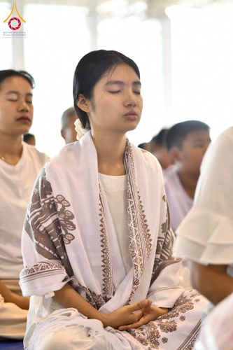 ภาพ No.256774:วันที่ 5 ตุลาคม พ.ศ. 2568 พิธีตักบาตร ข้าวสารอาหารแห้ง ณ บ้านแก้วเรือนทองคุณยายฯ สภาธรรมกายสากล วัดพระธรรมกาย