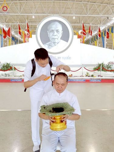 ภาพ No.223153:วันที่ 2 -10 พฤษภาคม พ.ศ. 2568 พิธีตัดปอยผม ปลงผม พิธีขอขมาลาอุปสมบทอุทิศชีวิต ของอุบาสก พิสิทธิ์ หมื่นแกล้ว  ณ วัดพระธรรมกาย