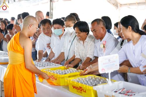 ภาพ No.127838:พิธีถวายภัตตาหารเป็นสังฆทาน แด่คณะพระธรรมยาตราฯ ในโครงการธรรมยาตราอัญเชิญพระบรมสารีริกธาตุ ประดิษฐาน ณ มหารัตนเจดีย์สิริปทุมสวรรค์ อ.บางกล่ำ จ.สงขลา วันที่ 9 มีนาคม พ.ศ. 2567