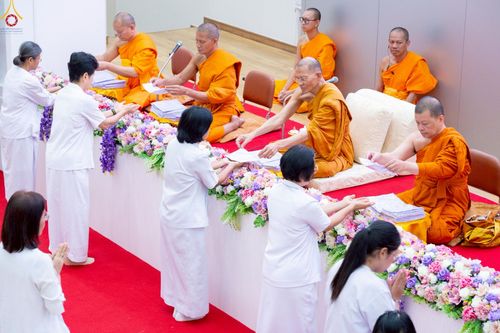 ภาพ No.242727:วันที่ 29-31 สิงหาคม พ.ศ. 2568 องค์กรภาคีเครือข่าย “บวร” (บ้าน-วัด-โรงเรียน-ราชการ) อ.คลองหลวง จัดบวชอุบาสิกาแก้ว ถวายพระราชกุศลแด่สมเด็จพระพันปีหลวง - กตัญญูบูชาแด่ผู้มีพระคุณ