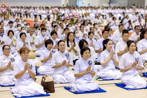 ภาพ No.233774:วันเสาร์ที่ 19 กรกฎาคม พ.ศ.2568 วันมหารำลึก ครั้งที่ 35 พิธีรำลึกถึงนักสร้างบารมี , พิธีสวดพระพุทธมนต์ , พิธีทอดผ้าบังสกุลและถวายไทยธรรม วัดพระธรรมกาย