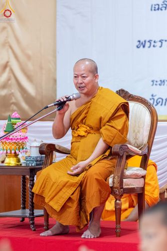 ภาพ No.59125:พิธีปลงผมและแห่นาคธรรมทายาท ในโครงการบรรพชาสามเณร ภาคฤดูร้อน เฉลิมพระเกียรติพระบาทสมเด็จพระเจ้าอยู่หัว เนื่องในโอกาส  พระราชพิธีมหามงคลเฉลิมพระชนมพรรษา 6 รอบ  ปลงผมนาคในวันที่ 21 เมษายน พ.ศ 2567 ณ วัดกลางธนรินทร์ (ธรรมอุทยานบ้านแป้ง)