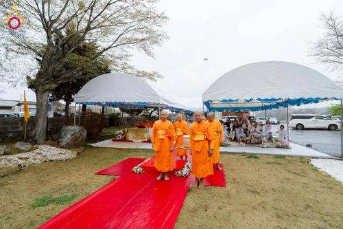 ภาพ No.220888:วันที่ 13 เมษายน พ.ศ. 2568 พิธีโปรยรัตนชาติปฐมเริ่มสถาปนาเจดีย์ และ พิธีเปิดหมู่บ้านปฏิบัติธรรม เพื่อการบรรลุธรรม ณ วัดป่าธรรมกายนานาชาติโทชิหงิ  ประเทศญี่ปุ่น