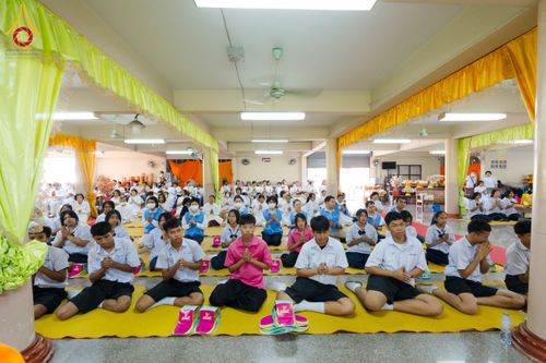 ภาพ No.196588:พิธีทอดผ้าป่าทำนุบำรุงศาสนสถาน ณ วัดไทยเจริญ ตำบลบางขุนกอง อำเภอบางกรวย จังหวัดนนทบุรี  ในโครงการธรรมยาตรา กตัญญูบูชา มหาปูชนียาจารย์ พระมงคลเทพมุนี(สด จนฺทสโร) พระผู้ปราบมาร อนุสรณ์สถาน 7 แห่ง ปีที่ 13 วันที่ 17 มกราคม พ.ศ. 2568
