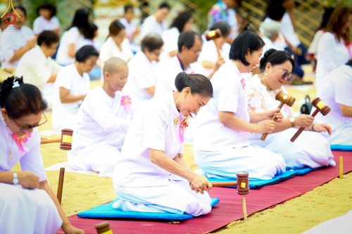 ภาพ No.140452:พิธีตอกเสาเข็มเป็นปฐมฤกษ์ เพื่อสร้างกุฎิและหอสวดมนต์ และพิธีทอดผ้าป่าบำรุงวัด ณ วัดกลางธนรินทร์ ต.บ้านแป้ง อ.พรหมบุรี จ.สิงห์บุรี วันอาทิตย์ที่ 9 มิถุนายน พ.ศ.2567