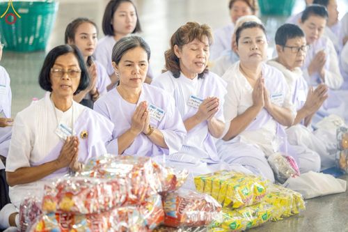 ภาพ No.221980:วันที่ 4 พฤษภาคม พ.ศ. 2568 พิธีตักบาตร เนื่องในวันอาทิตย์ต้นเดือน ณ บ้านแก้วเรือนทองคุณยายฯ วัดพระธรรมกาย