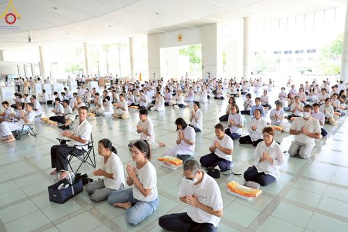 ภาพ No.220702:วันเสาร์ที่ 26 เมษายน พ.ศ.2568 (วันพระ แรม 15 ค่ำ เดือน 5) พิธีถวายภัตตาหารเมนูสวรรค์ "เพื่อการบรรลุธรรม" และ พิธีบุพเปตพลี ครั้งที่ 163 ร่วมอุทิศบุญแด่หมู่ญาติที่ล่วงลับไปแล้ว และสืบทอดอายุพระพุทธศาสนา ณ หอฉันคุณยายอาจารย์ฯ วัดพระธรรมกาย