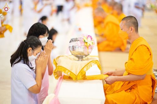 ภาพ No.76643:พิธีถวายโคมมาฆประทีป น้อมถวายเป็นพุทธบูชา แด่คณะพระภิกษุ สามเณร วัดพระธรรมกาย วันที่ 25 กุมภาพันธ์ พ.ศ. 2566