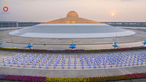 ภาพ No.63145:โครงการอุปสมบทหมู่ บูชาธรรมหลวงพ่อธัมมชโย พ.ศ.2567 ณ ลานธรรม พระมหาธรรมกายเจดีย์ วัดพระธรรมกาย วันที่ 13 เมษายน พ.ศ.2567
