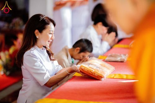 ภาพ No.197451:พิธีทอดผ้าป่าทำนุบำรุงศาสนสถาน ณ วัดโบสถ์(บน) ตำบลบางคูเวียง อำเภอบางกรวย จังหวัดนนทบุรี ในโครงการธรรมยาตรา กตัญญูบูชา มหาปูชนียาจารย์ พระมงคลเทพมุนี(สด จนฺทสโร) พระผู้ปราบมาร อนุสรณ์สถาน 7 แห่ง ปีที่ 13 วันที่ 17 มกราคม พ.ศ. 2568