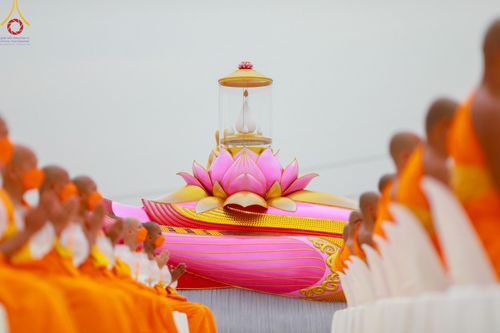 ภาพ No.118188:พิธีจุดประทีปถวายเป็นพุทธบูชา และบูชาธรรมมหาปูชนียาจารย์ พระมงคลเทพมุนี(สด จนฺทสโร) วันที่ 24 มกราคม พ.ศ. 2567 ณ อนุสรณ์สถานบางปลา อ.บางเลน จ.นครปฐม