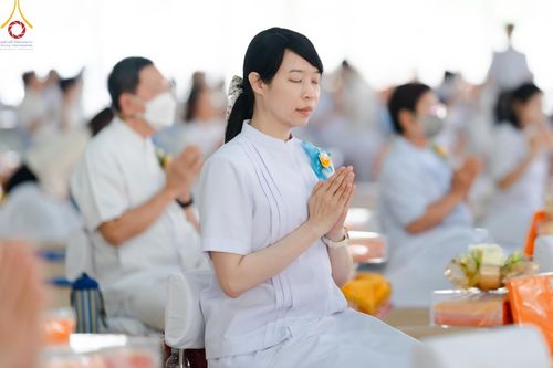 ภาพ No.205686:พิธีสวดพระพุทธมนต์ และถวายภัตตาหารเมนูสวรรค์แด่พระภิกษุ สามเณร วันจันทร์ที่ 3 กุมภาพันธ์ พ.ศ. 2568 ณ หอฉันคุณยายอาจารย์ฯ วัดพระธรรมกาย