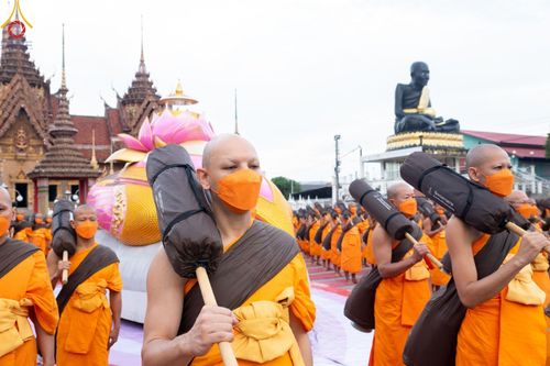 ภาพ No.127956:คณะพระธรรมยาตราฯ ปฎิบัติธรรมและถ่ายภาพหมู่ประวัติศาสตร์ ณ ลานหน้าพระปรางค์สามยอด วัดโคกสมานคุณ อ.หาดใหญ่ จ.สงขลา วันเสาร์ที่ 9 มีนาคม พ.ศ. 2567
