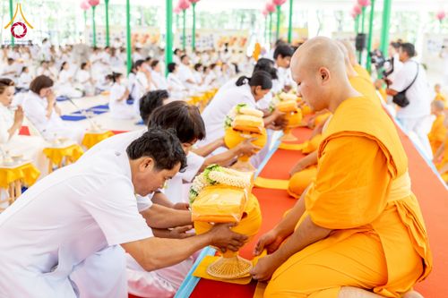 ภาพ No.223744:วันอาทิตย์ที่ 11 พฤษภาคม พ.ศ. 2568 พิธีอุปสมบทสามเณรเปรียญธรรมอุปสมบทอุทิศชีวิต 9 รูป อุบาสก 1 ท่าน ณ อุโบสถพระไตรปิฏกวัดพระธรรมกาย