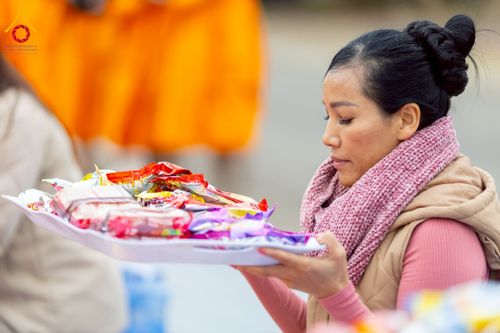 ภาพ No.233003:วันอาทิตย์ 29 มิถุนายน พ.ศ. 2568 กิจกรรมอบรมธรรมทายาทแอฟริกาใต้  ปฏิบัติธรรมสร้างสันติสุขภายใน แสงแห่งพุทธธรรมสู่แผ่นดินแอฟริกาใต้ ณ บริเวณหน้าวัดพระธรรมกายโจฮันเนสเบิร์ก