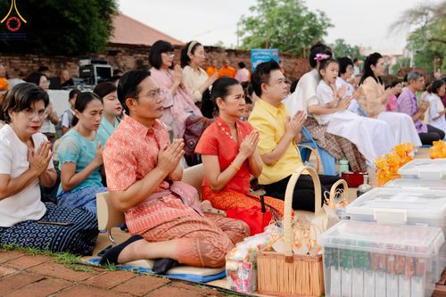 ภาพ No.138530:พิธีตักบาตร วัดราชบูรณะ จ.พระนครศรีอยุธยา วันที่ 25 พฤษภาคม พ.ศ.2567