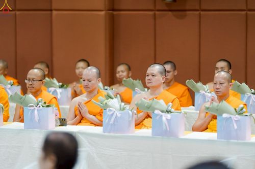 ภาพ No.228222:วันอาทิตย์ที่ 1 มิถุนายน พ.ศ.2568 พิธีถวายมหาสังฆทานพระ 100 รูป สโมสรซุปเปอร์คิดส์ ปีที่ 6 ณ ห้อง SPD 8 สภาธรรมกายสากล วัดพระธรรมกาย