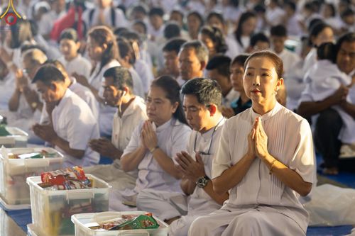 ภาพ No.167496:พิธีตักบาตรและพิธีบูชาข้าวพระ ในวันอาทิตย์ที่ 3 พฤศจิกายน พ.ศ. 2567 ณ วัดพระธรรมกาย