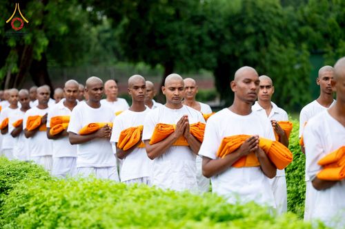 ภาพ No.231047:วันที่ 1 กรกฎาคม พ.ศ. 2568 โครงการบรรพชาสามเณร 300 รูป ถวายเป็นพุทธบูชา  วันอาสาฬหบูชา ณ จุดกำเนิดพระรัตนตรัย  ต้นแหล่งธัมมจักกัปปวัตตนสูตร เมืองพาราณสี  สารนาถ ประเทศอินเดีย