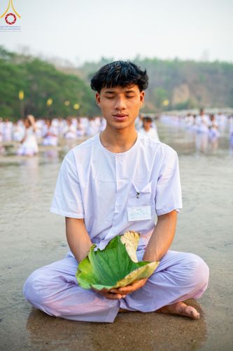 ภาพ No.63279:Photo Story  มหัศจรรย์วัดดงดินแดง Episode 1  พิธีปลงผมนาคธรรมทายาท  ในโครงการบรรพชาอุปสมบทหมู่ ฟื้นฟูพระพุทธศาสนาทั่วไทย วัดดงดินแดง ณ ลำน้ำแม่ตื่น อ.อมก๋อย จ.เชียงใหม่ วันที่ 2 เมษายน พ.ศ. 2567