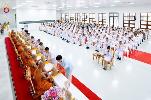 ภาพ No.237643:พิธีเจริญพระพุทธมนต์ ปฏิบัติธรรมเจริญสมาธิภาวนา และทำบุญตักบาตร ถวายพระราชกุศล เนื่องในโอกาสวันเฉลิมพระชนมพรรษา สมเด็จพระนางเจ้าสิริกิติ์ พระบรมราชินีนาถ พระบรมราชชนนีพันปีหลวง วันอังคารที่ 12 สิงหาคม พ.ศ. 2568  ณ อาคารปลูกศรัทธา 2 วัดพระธรรมกาย 