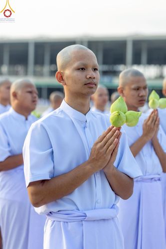 ภาพ No.214955:วันเสาร์ที่ 5 เมษายน พ.ศ. 2568 พิธีเวียนประทักษิณรอบพระมหาธรรมกายเจดีย์  พิธีวันทาเจดีย์ พิธีขอขมาและมอบผ้าไตร ในโครงการบรรพชาสามเณรฟื้นฟูพระพุทธศาสนาทั่วไทย , โครงการหน่อแก้วเปรียญธรรม รุ่นที่ 13 ,  โครงการสามเณรยุวธรรมทายาท รุ่นที่ 33 , โครงการสามเณรมั