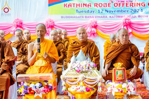 ภาพ No.176118:พิธีทอดผ้าป่าสมทบกฐิน ณ วัดพุทธคยา บานา วิหาร เมืองคยา รัฐพิหาร ประเทศอินเดีย โดยมูลนิธิธรรมกาย ในนามหลวงพ่อธัมมชโย  วันที่ 12 พฤศจิกายน พ.ศ. 2567