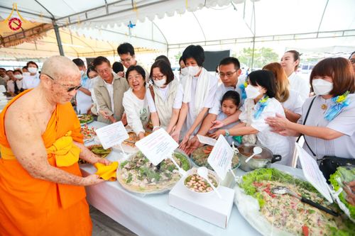 ภาพ No.119071:พิธีถวายภัตตาหารเป็นสังฆทาน แด่คณะพระธรรมยาตรา วันที่ 27 มกราคม พ.ศ. 2567 ณ อนุสรณ์สถานบางปลา จ.นครปฐม