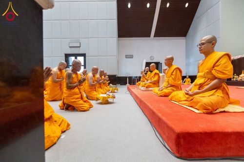 ภาพ No.244789:วันเสาร์ที่ 6 กันยายน พ.ศ. 2568 พิธีถวายบาตร บรรพชา อุปสมบทของนาคธรรมทายาท โครงการอุปสมบทหมู่บูชาธรรมครบรอบ 108 ปี  วันครูผู้ค้นพบวิชชาธรรมกาย ณ โบสถ์พระไตรปิฎก วัดพระธรรมกาย