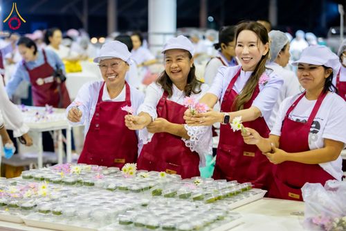 ภาพ No.306153:วันที่ 30 มกราคม พ.ศ. 2569 พิธีถวายภัตตาหารเป็นสังฆทาน แด่พระธรรมยาตรา ณ วัดพระธรรมกาย  จังหวัดปทุมธานี ในโครงการธรรมยาตรา กตัญญูบูชา มหาปูชนียาจารย์ พระมงคลเทพมุนี(สด จนฺทสโร) พระผู้ปราบมาร อนุสรณ์สถาน 7 แห่ง ปีที่ 14