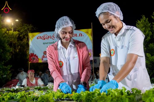 ภาพ No.293434:วันที่ 13 มกราคม พ.ศ. 2569 พิธีถวายภัตตาหารเป็นสังฆทาน แด่พระธรรมยาตรา ณ อนุสรณ์สถานมหาวิหารพระมงคลเทพมุนี (โลตัสแลนด์) อ.สองพี่น้อง จ.สุพรรณบุรี ในโครงการธรรมยาตรา กตัญญูบูชา มหาปูชนียาจารย์ พระมงคลเทพมุนี(สด จนฺทสโร) พระผู้ปราบมาร อนุสรณ์สถาน 7 แห่ง ปี