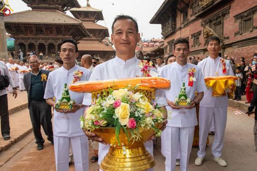 ภาพ No.77654:พิธีตัดปอยผมและปลงผมนาคธรรมทายาท ในโครงการบรรพชาสามเณรหมู่ ประเทศเนปาล วันที่ 11 มีนาคม พ.ศ.2566