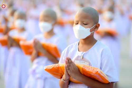 ภาพ No.79772:พิธีเวียนประทักษิณ ณ พระมหาธรรมกายเจดีย์ และพิธีวันทาเจดีย์ ในโครงการบรรพชาสามเณรฟื้นฟูพระพุทธศาสนาทั่วไทย วันเสาร์ที่ 8 เมษายน พ.ศ.2566