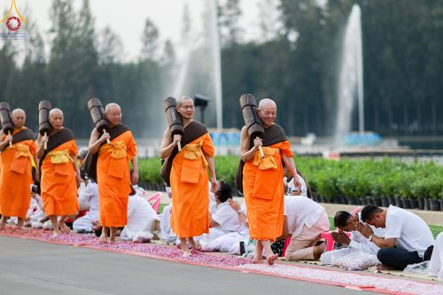 ภาพ No.120243:พิธีต้อนรับพระธรรมยาตรา ในโครงการธรรมยาตรา กตัญญูบูชา มหาปูชนียาจารย์ พระมงคลเทพมุนี(สด จนฺทสโร) พระผู้ปราบมาร อนุสรณ์สถาน 7 แห่ง ปีที่ 12 วันที่ 28 มกราคม พ.ศ. 2567 ณ วัดพระธรรมกาย จ.ปทุมธานี