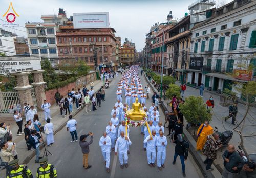 ภาพ No.129939:พิธีตัดปอยผมและแห่นาคธรรมทายาท ในโครงการบรรพชา 1,250 รูป ณ แดนประสูติ สวนลุมพินี ประเทศเนปาล วันที่ 2 มีนาคม พ.ศ. 2567
