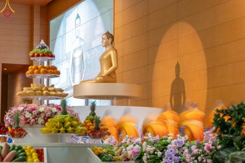 ภาพ No.139293:พิธีตักบาตร , พิธีบูชาข้าวพระ ณ ห้องแก้วสารพัด 1 สภาธรรมกายสากล วัดพระธรรมกาย วันอาทิตย์ต้นเดือนที่ 2 มิถุนายน พ.ศ. 2567