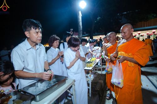 ภาพ No.167930:พิธีทอดกฐิน และ พิธีกรานกฐิน ในวันอาทิตย์ที่ 3 พฤศจิกายน พ.ศ. 2567 ณ วัดพระธรรมกาย จ.ปทุมธานี