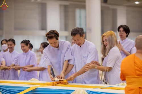 ภาพ No.136792:พิธีตักบาตร พิธีบูชาข้าวพระ ในวันอาทิตย์ต้นเดือนที่ 5 พฤษภาคม พ.ศ. 2567 ณ วัดพระธรรมกาย จ.ปทุมธานี