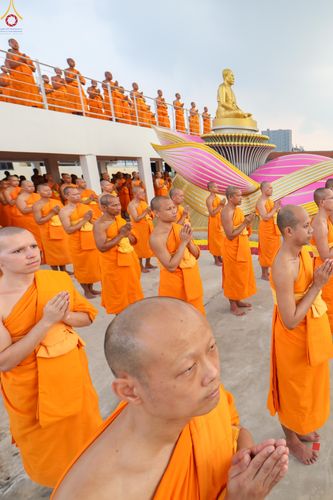 ภาพ No.300037:วันที่ 22 มกราคม พ.ศ.2569 พระธรรมยาตราปฏิบัติธรรม และถ่ายภาพหมู่ประวัติศาสตร์ ณ อาคารธรรมยาตรา กตัญญูบูชามหาปูชนียาจารย์  ตรงข้ามวัดปากน้ำภาษีเจริญ จ.กรุงเทพมหานคร ในโครงการธรรมยาตรา กตัญญูบูชา มหาปูชนียาจารย์ พระมงคลเทพมุนี(สด จนฺทสโร) พระผู้ปราบมาร อนุ