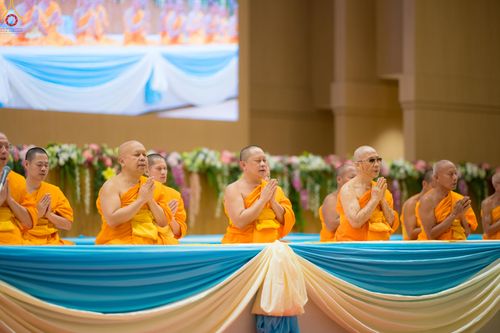 ภาพ No.280514:วันที่ 28 ธันวาคม พ.ศ.2568 พิธีถวายอุปกรณ์ทำความสะอาด ณ ห้องแก้วสารพัดนึก วัดพระธรรมกาย