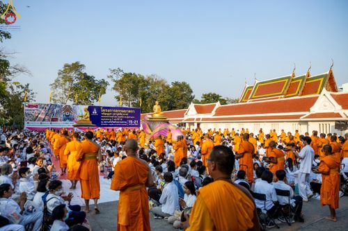 ภาพ No.116113:พิธีตักบาตรพระธรรมยาตรา ณ อนุสรณ์สถานลำดับที่ 4 สถานที่เกิดด้วยกายธรรม วัดโบสถ์(บน) จ.นนทบุรี วันที่ 21 มกราคม พ.ศ. 2567
