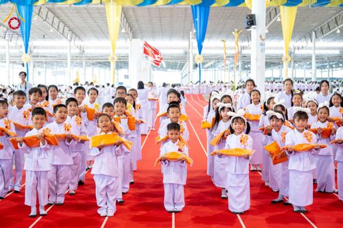 ภาพ No.215462:วันอาทิตย์ต้นเดือนที่ 6 เมษายน พ.ศ. 2568 ขบวนอัญเชิญผ้าป่าสมทบ มหาสังฆทาน 40,000 กว่าวัดทั่วประเทศ ณ สภาธรรมกายสากล วัดพระธรรมกาย